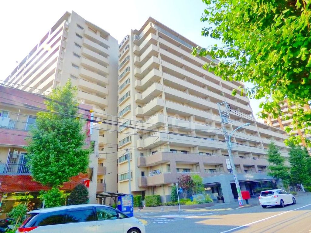 足立区栗原のマンションの建物外観