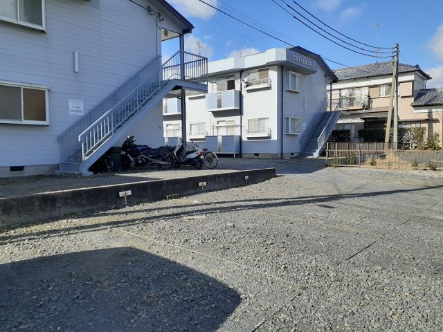 【水戸市愛宕町のアパートの駐車場】