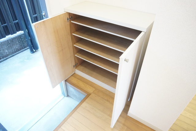 玄関　★下駄箱付きの玄関です★