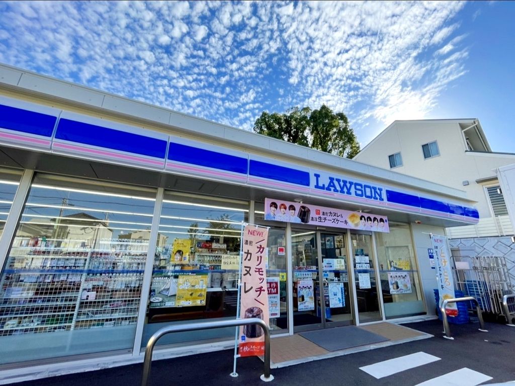 コンビニ　ローソン長崎曙町店（コンビニ）まで110m