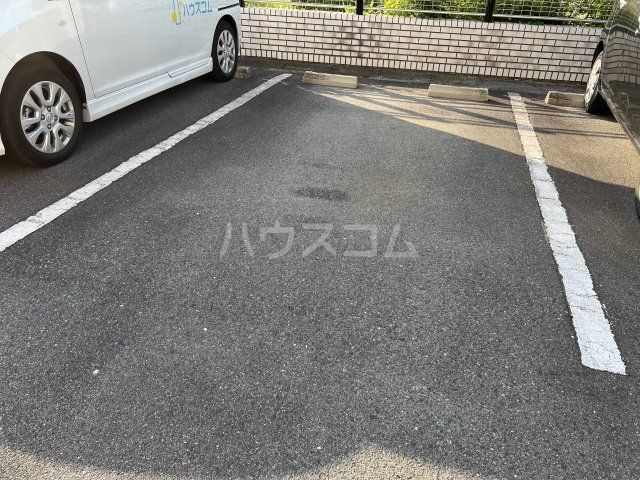 【二村ビルの駐車場】