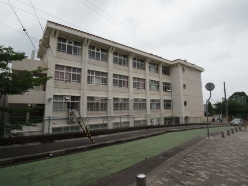 【K S COURTの小学校】