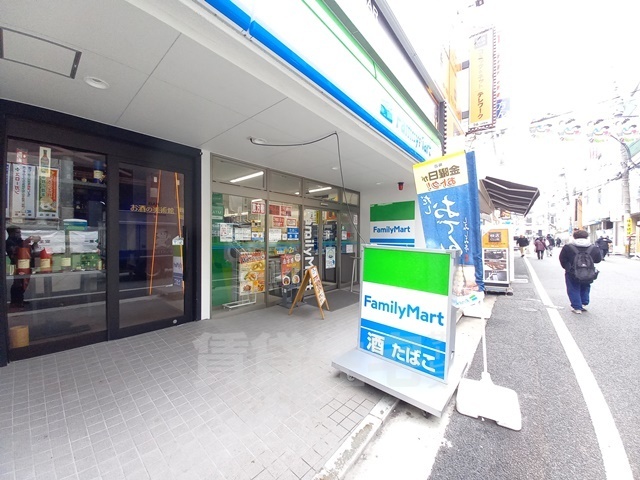 コンビニ　ファミリーマート　西新オレンジ通り（コンビニ）まで238m