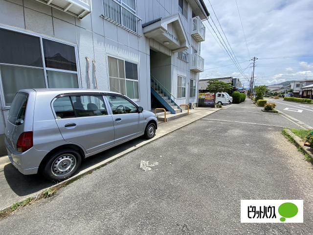 【エメラルドハイツの駐車場】