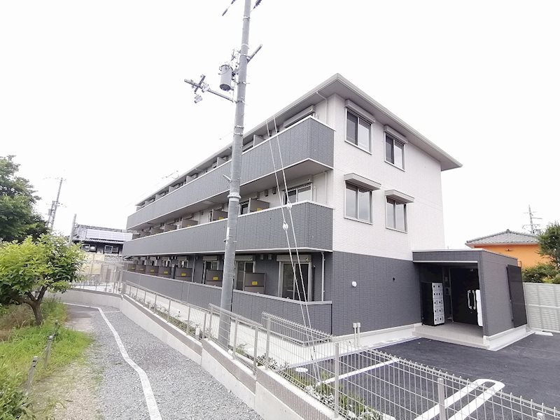 京田辺市興戸東垣内のアパートの建物外観