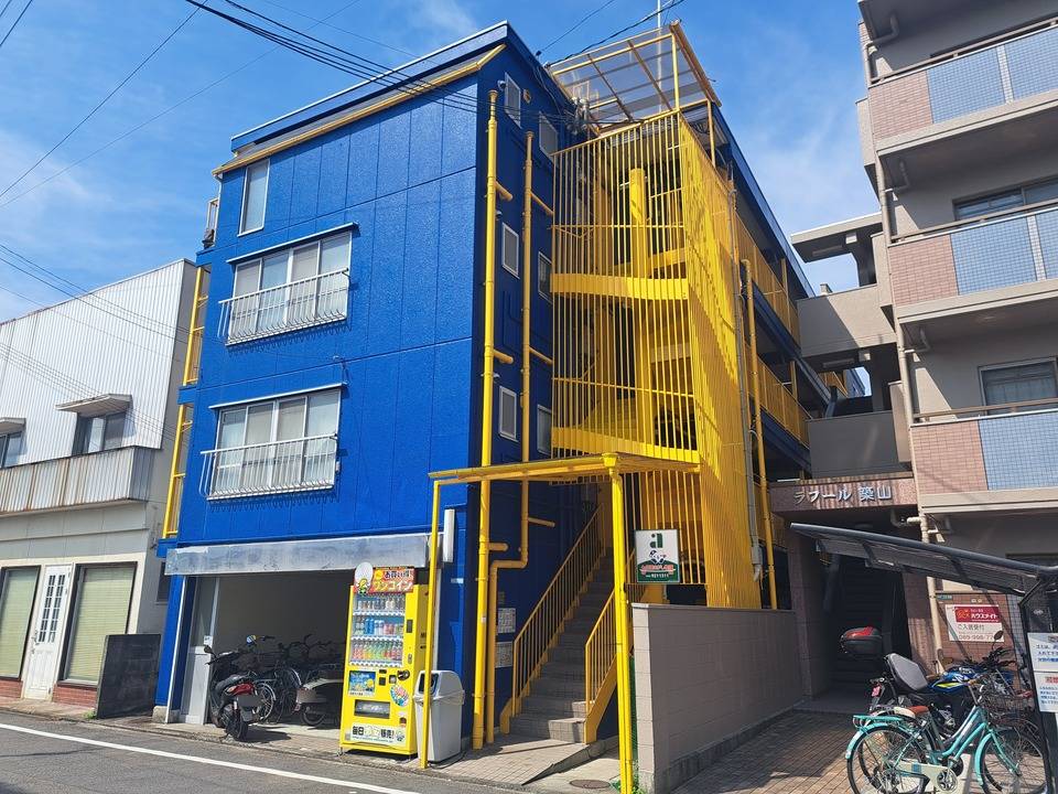 松山市築山町のマンションの建物外観