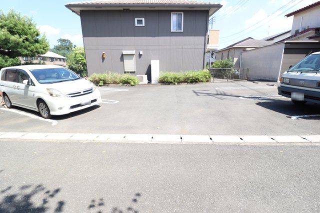 【野田市清水のアパートの駐車場】