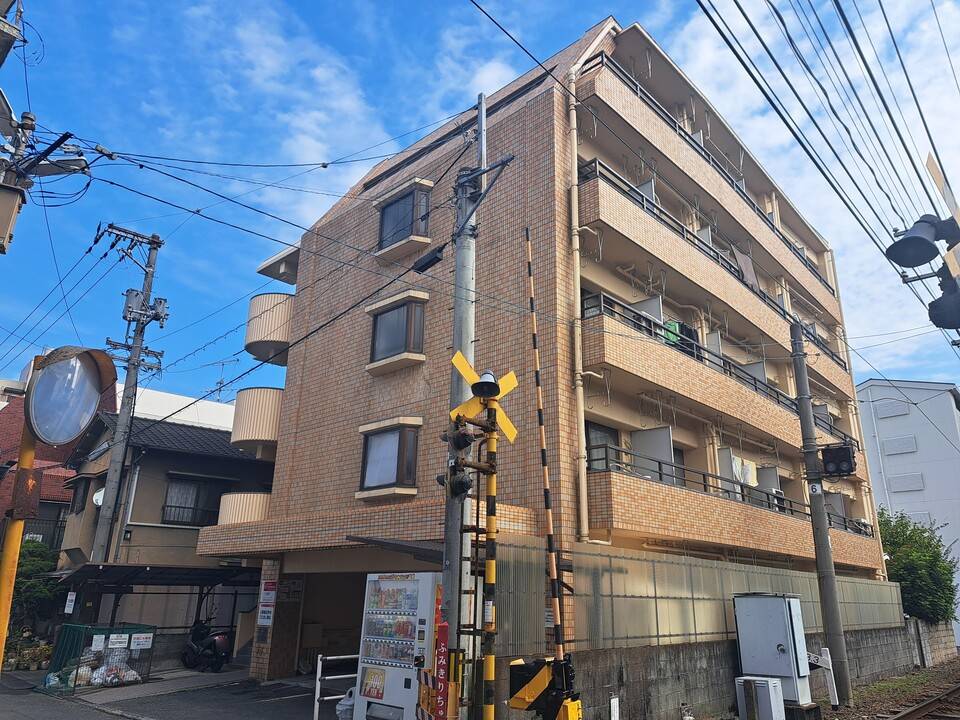 松山市木屋町のマンションの建物外観