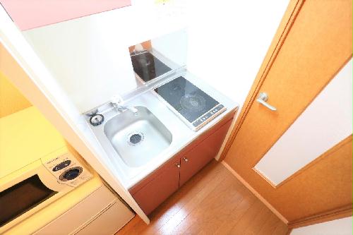 キッチン　２口コンロ付きラジエントヒータを設置