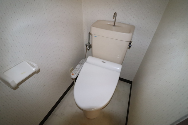 トイレ　温水洗浄暖房便座