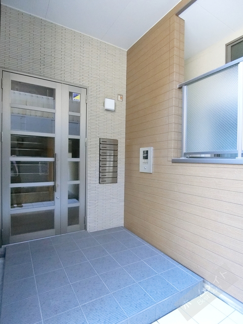 エントランス　オートロック付きで部外者シャットアウト♪