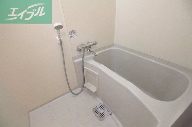 バス・シャワールーム　同物件別部屋の写真です