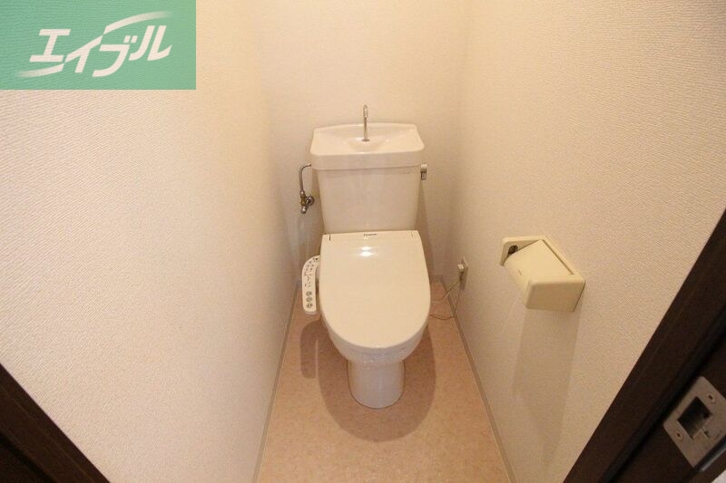 トイレ　同物件別部屋の写真です