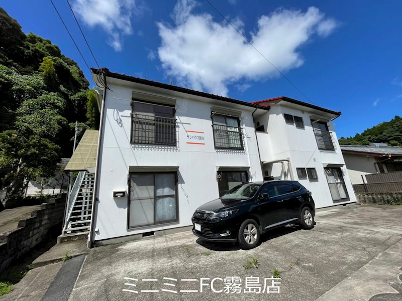 KG　GARDEN　中央の建物外観