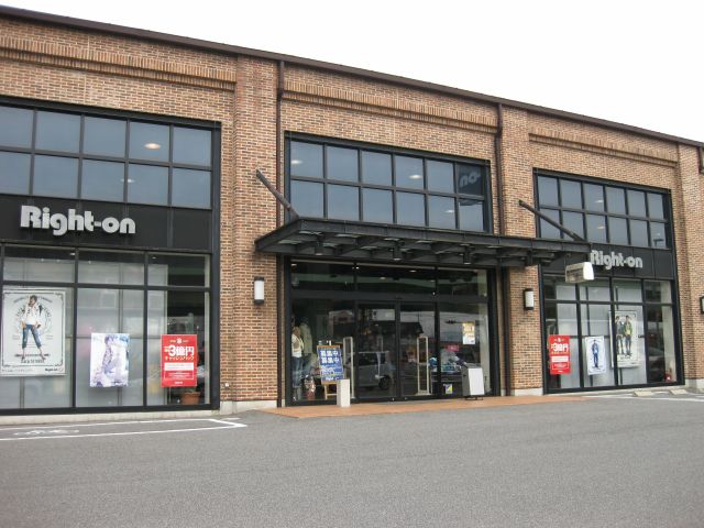 ショッピングセンター　ライトオン 岡山西市店（ショッピングセンター）まで678m