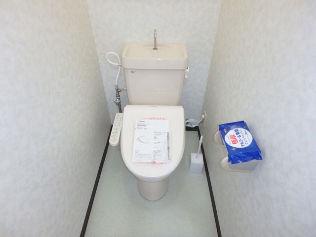 トイレ　温水洗浄便座付き