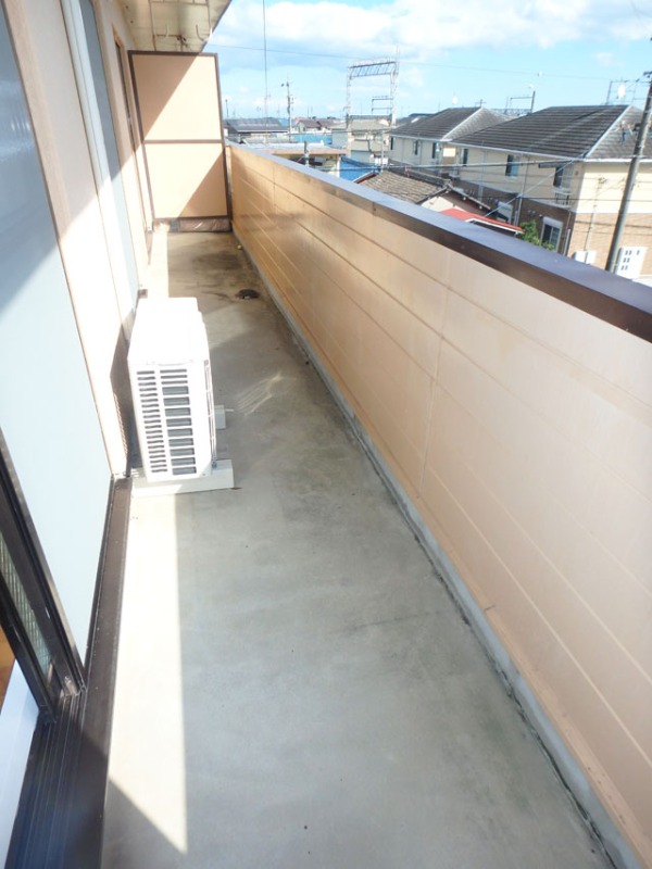 バルコニー　南東向きで日当たり良好