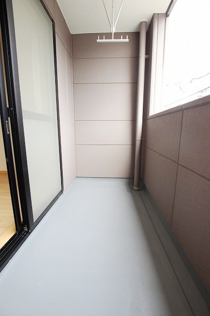 バルコニー　同物件別号室