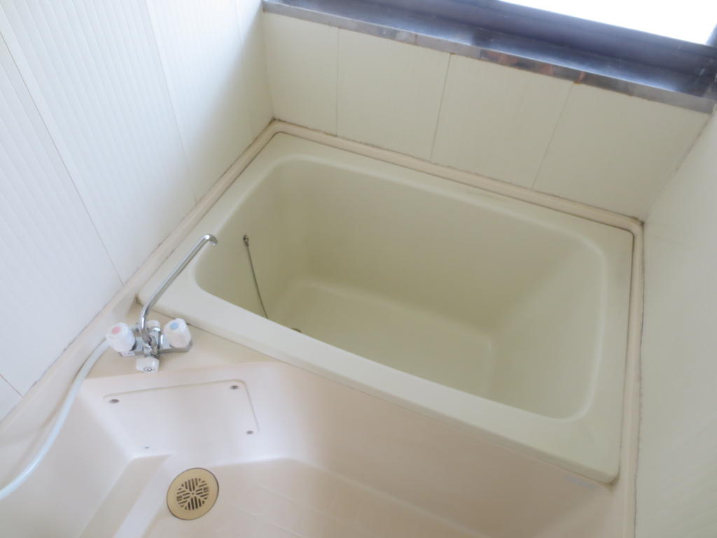 バス・シャワールーム　浴室・窓付き