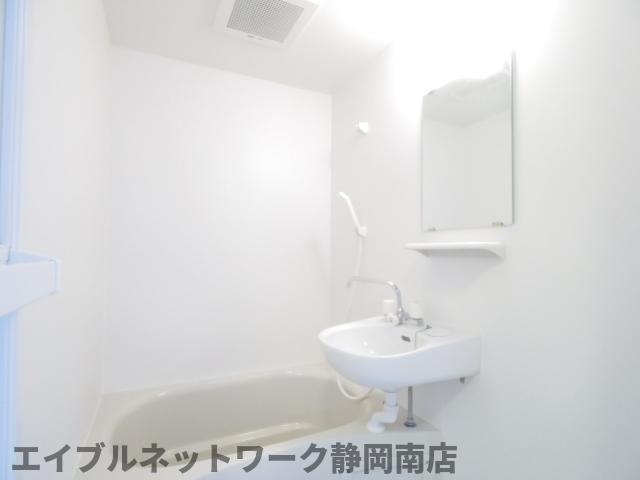 ＪＲ東海道本線 東静岡駅 徒歩23分 3階建 築38年の風呂写真