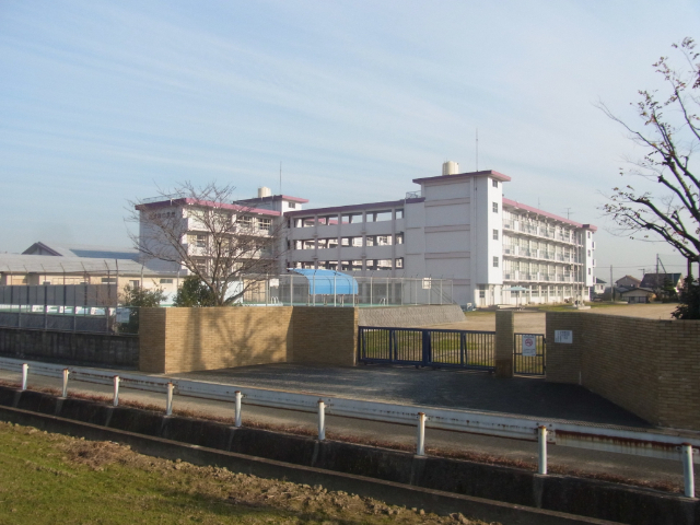 中学校　北九州市立南曽根中学校（中学校）まで981m