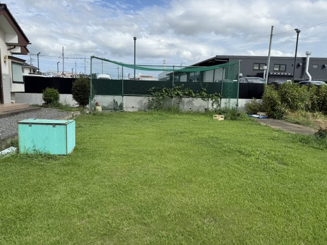 庭　芝生等の手入れは借主様になります。