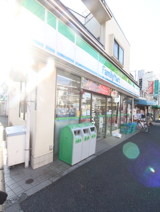 コンビニ　ファミリーマート（コンビニ）まで285m