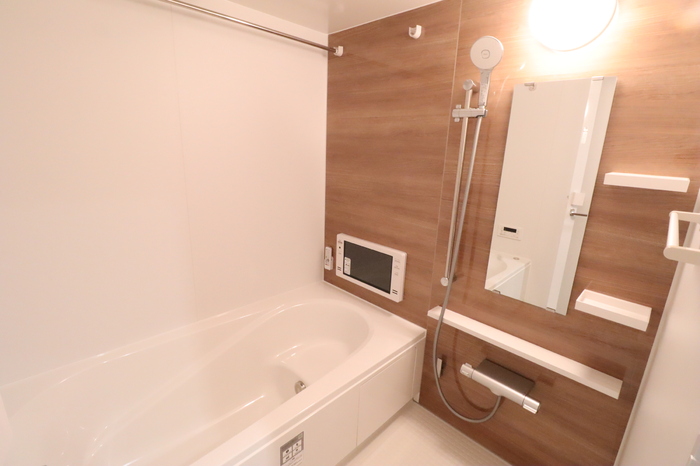 バス・シャワールーム　浴室乾燥機＆追い炊き機能付きです。