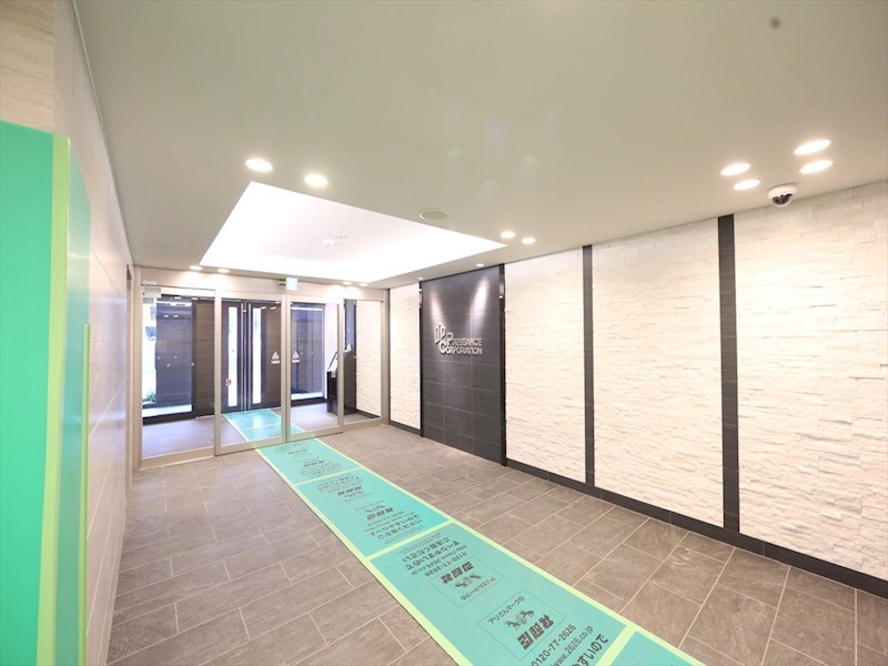 エントランス　エントランス　オートロック付　防犯カメラ有り