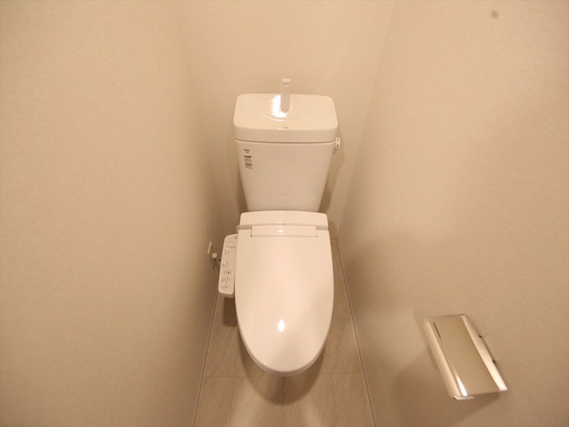 トイレ　温水洗浄暖房便座付トイレ