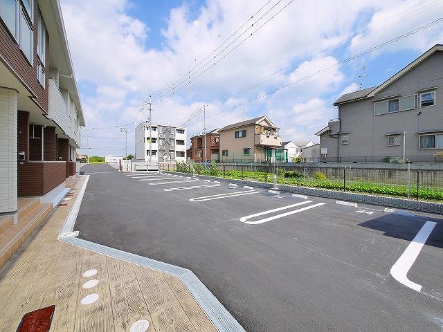 駐車場　駐車場に車を止められます