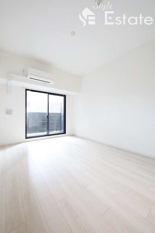 その他部屋・スペース　洋室8.3帖　別角度