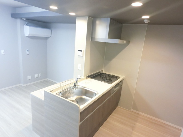 キッチン　３口コンロ付きシステムキッチン