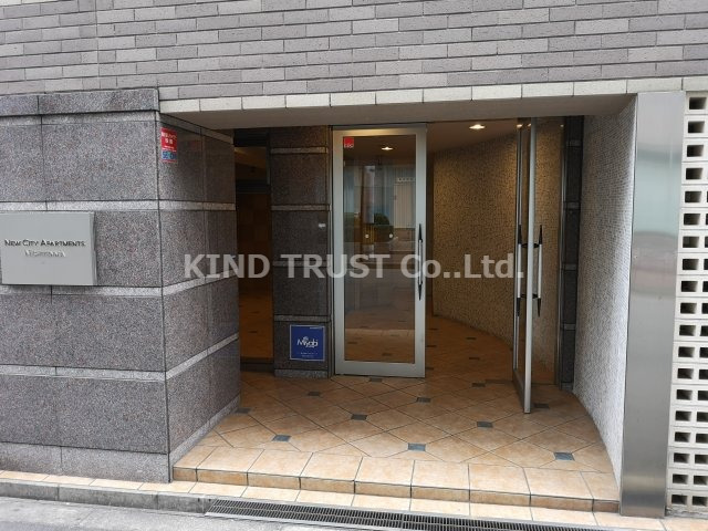 エントランス　建物の内部です