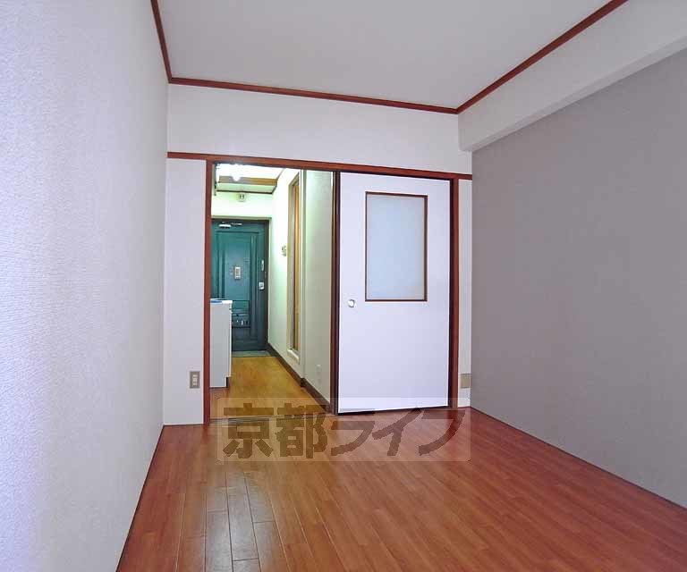 居室・リビング　縦長でデットスペース少な目です。