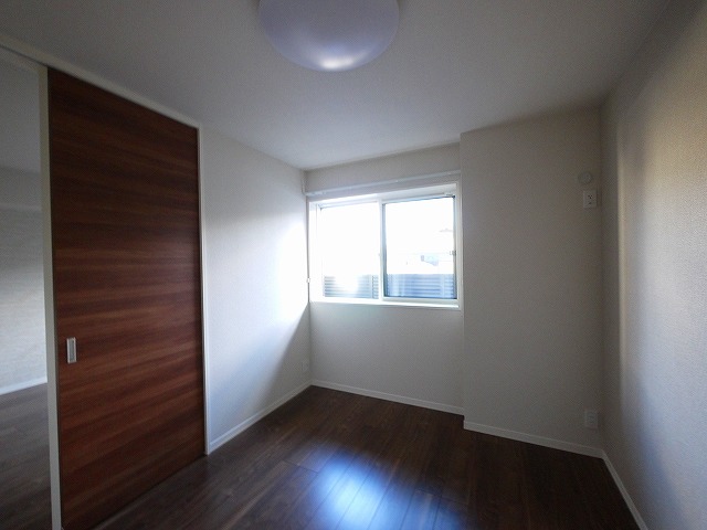 その他部屋・スペース　落ち着いて過ごせるお部屋なので、寝室にいかがでしょうか