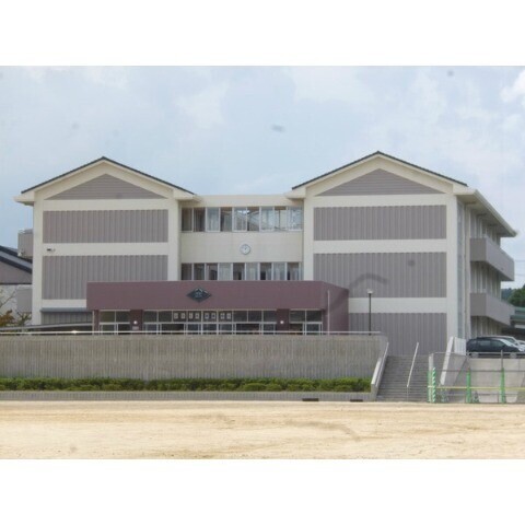 中学校　武雄市立武雄中学校（中学校）まで646m