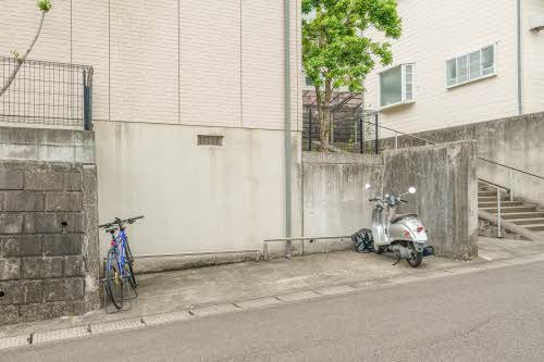 建物外観　駐輪場