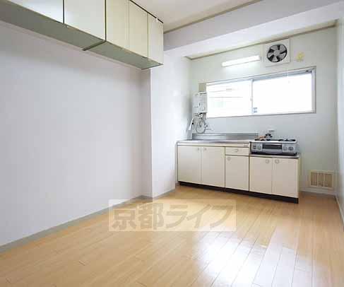 居室・リビング　広々とした部屋です。