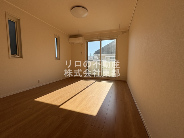 居室・リビング　広いリビングでゆったりくつろげる憩いの空間♪