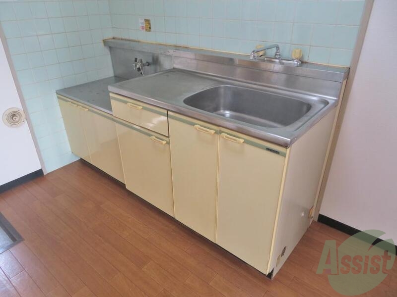 キッチン　一人暮らしには十分な大きさのキッチンです。