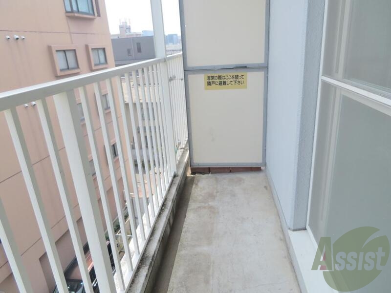 バルコニー　広めのバルコニーなので、沢山洗濯物が干せます。