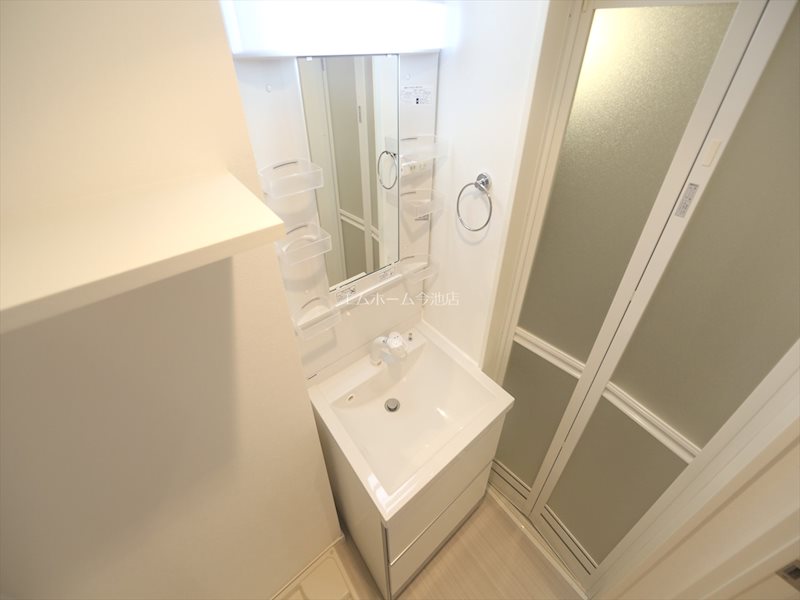 洗面設備　脱衣所　独立洗面台（シャンプードレッサー付）