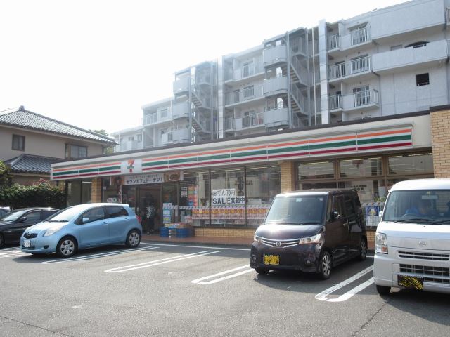 コンビニ　セブンイレブン（コンビニ）まで270m