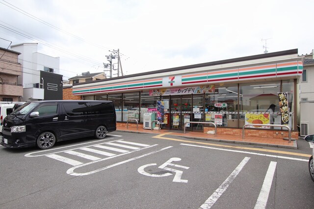 コンビニ　セブン－イレブン　富士見鶴瀬駅西通り店（コンビニ）まで650m