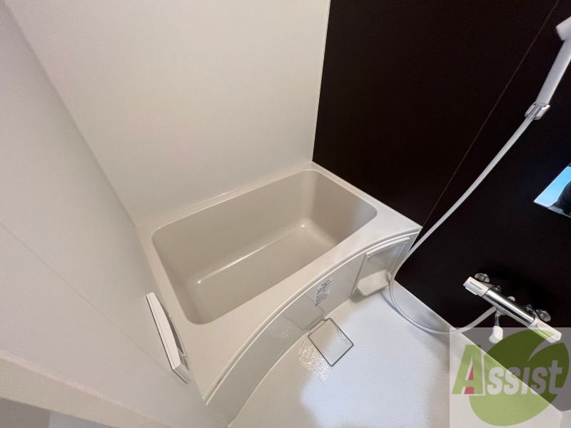 バス・シャワールーム　お風呂になります。一日の疲れを癒してくださいね。