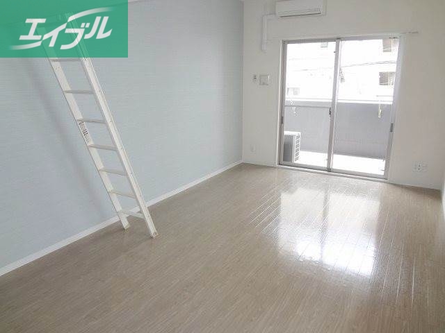 居室・リビング　南向き日当たり良好