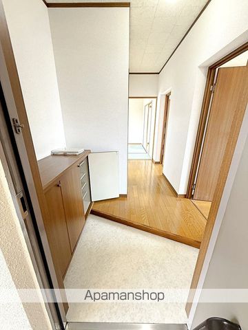 ＪＲ東海道本線 西焼津駅 徒歩18分 3階建 築25年の玄関写真