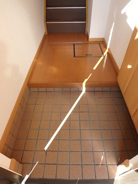 玄関　※同タイプ別居室のお写真です。