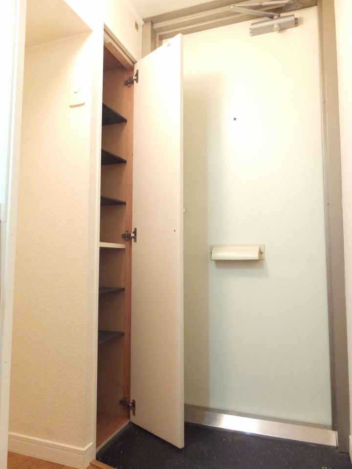 収納　段差を自由に変えられる便利な靴箱です。